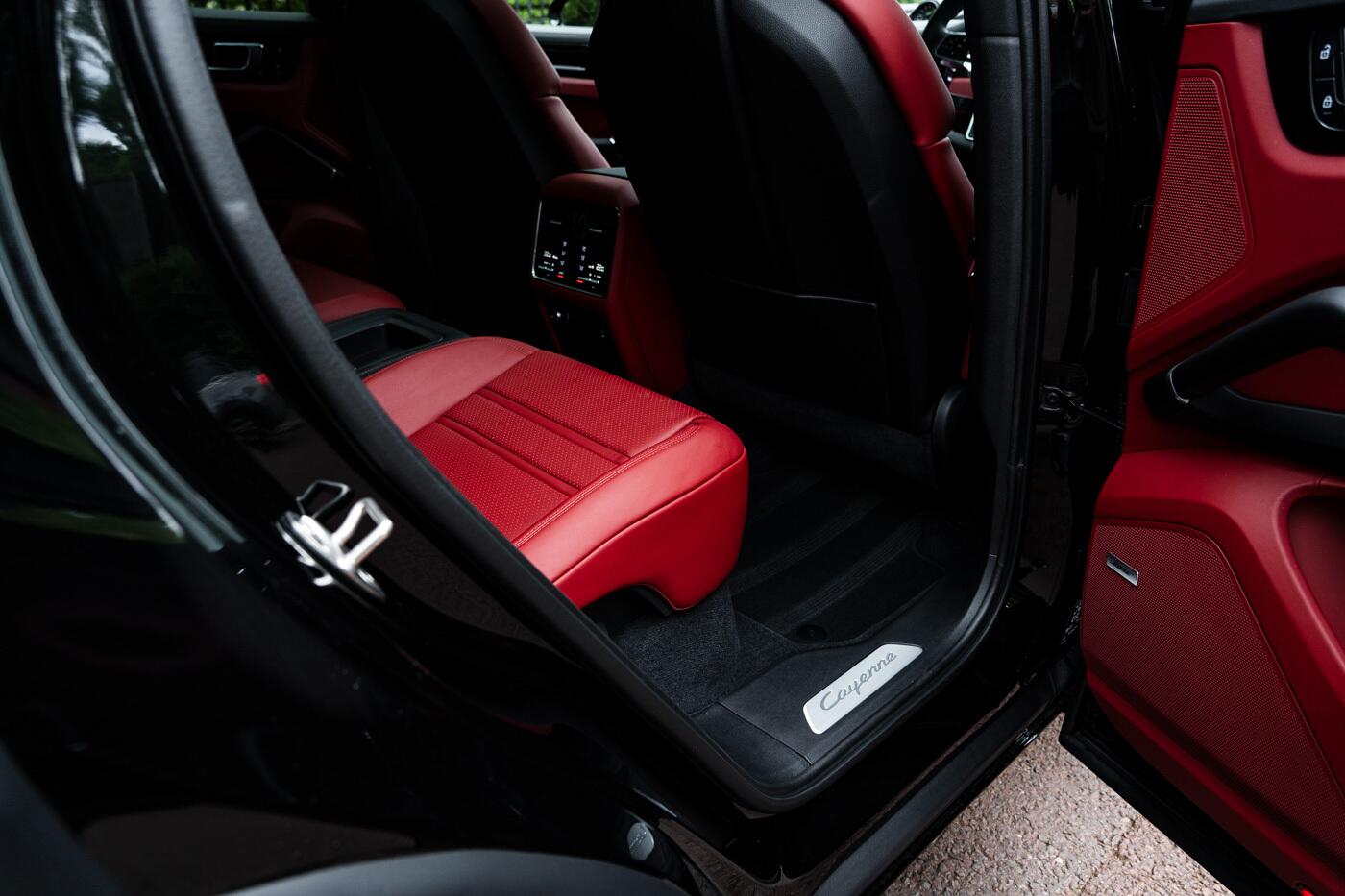 Porsche Cayenne view 39