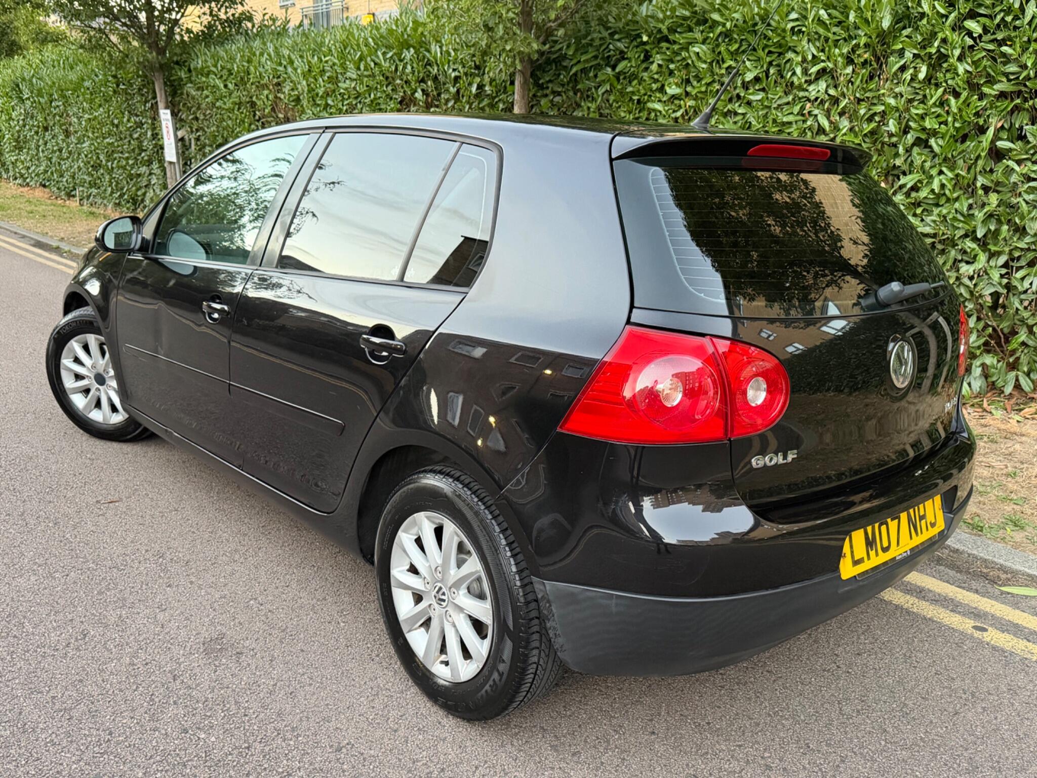 Volkswagen Golf view 4