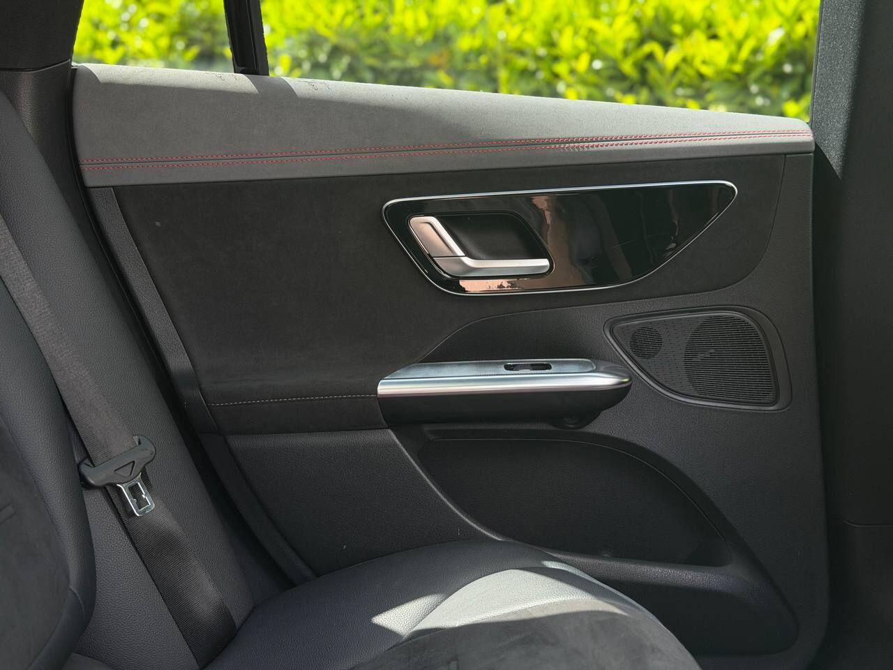 Mercedes-Benz 300 view 14