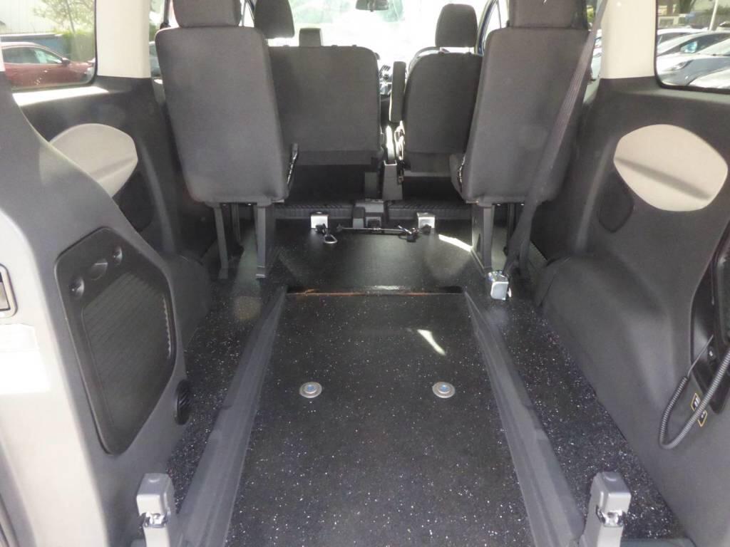 Ford Tourneo Custom view 14