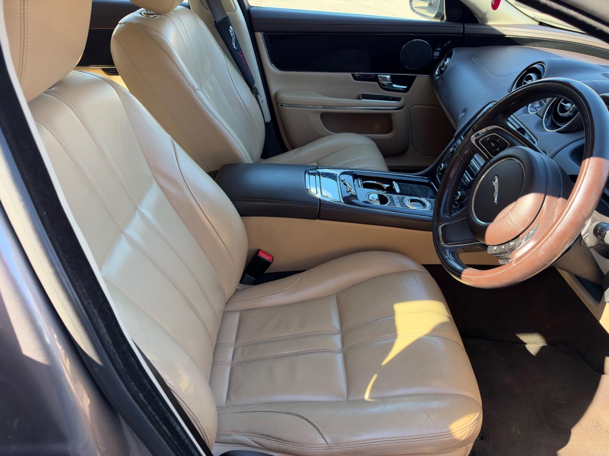 Jaguar XJ view 14