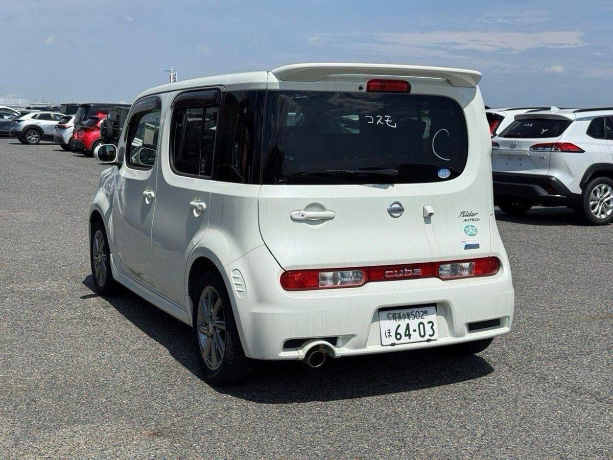 Nissan Cube view 3