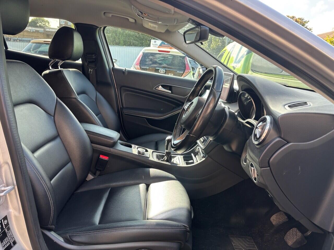 Mercedes-Benz Gla view 10