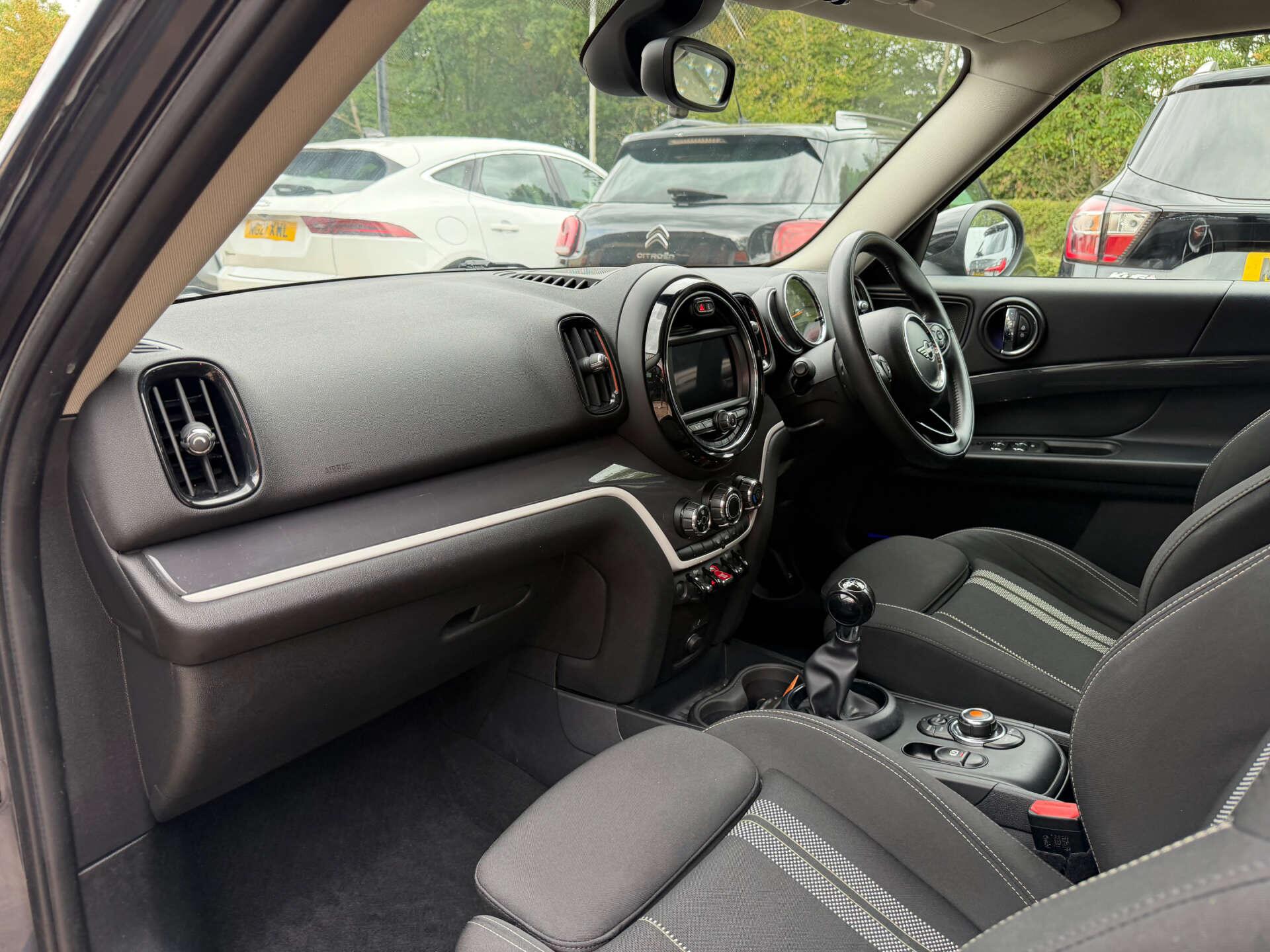 Mini Countryman view 26