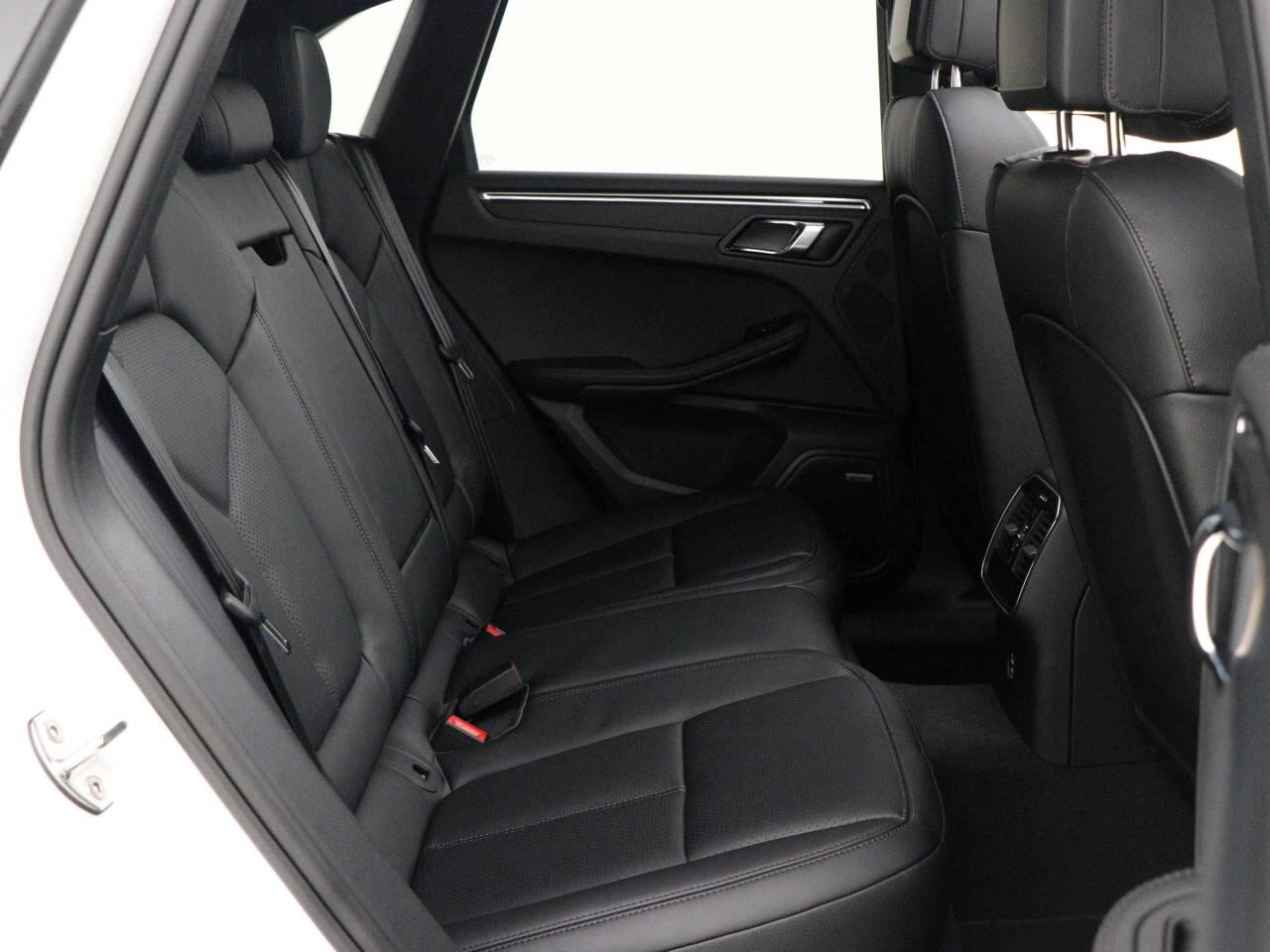 Porsche Macan view 40
