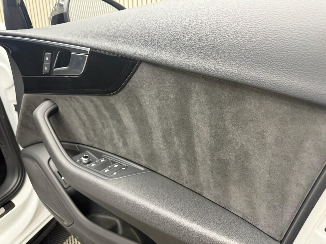 Audi A4 view 10