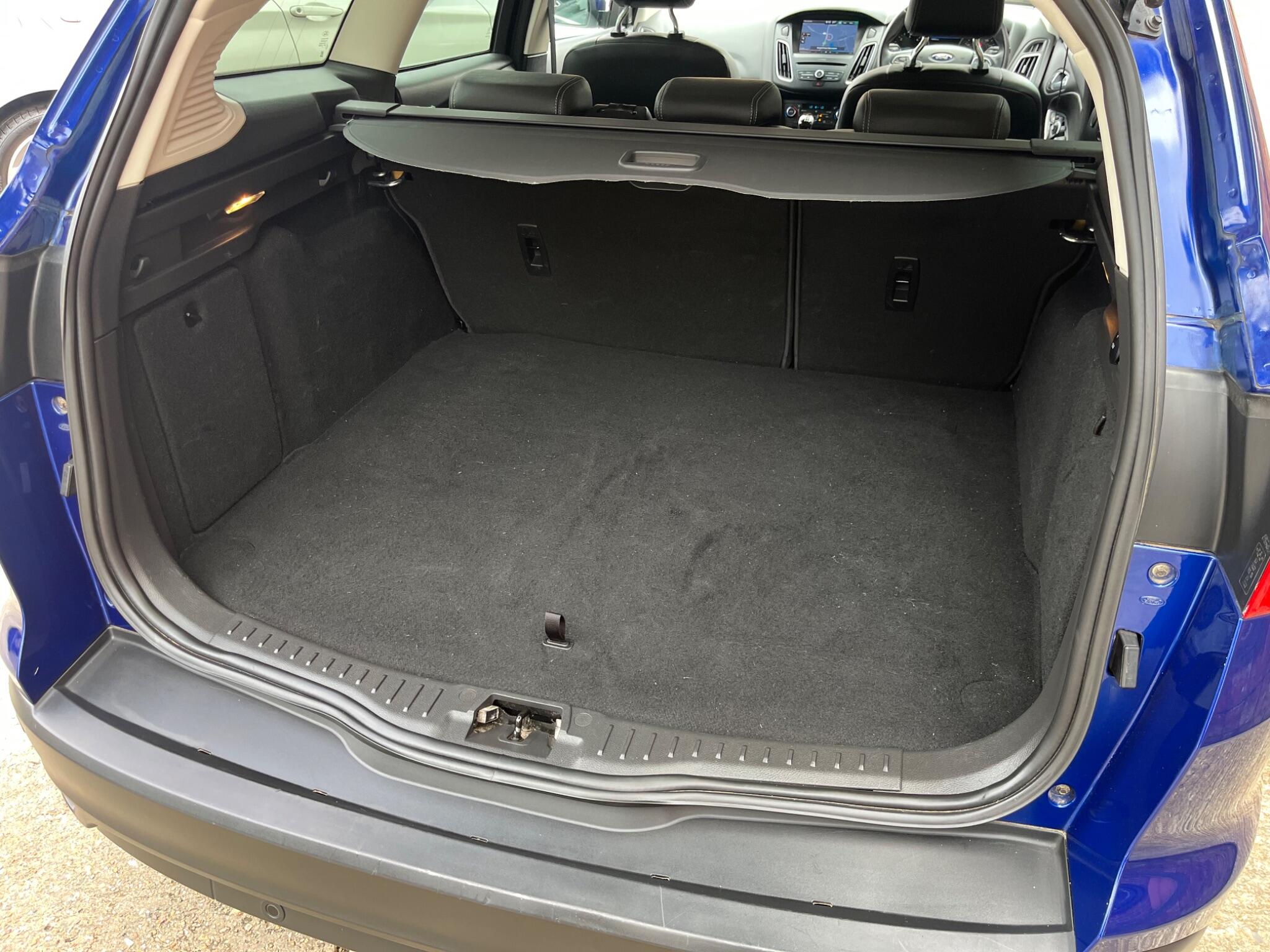 Ford Focus view 20