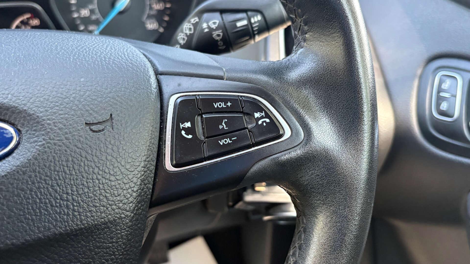 Ford Focus view 19