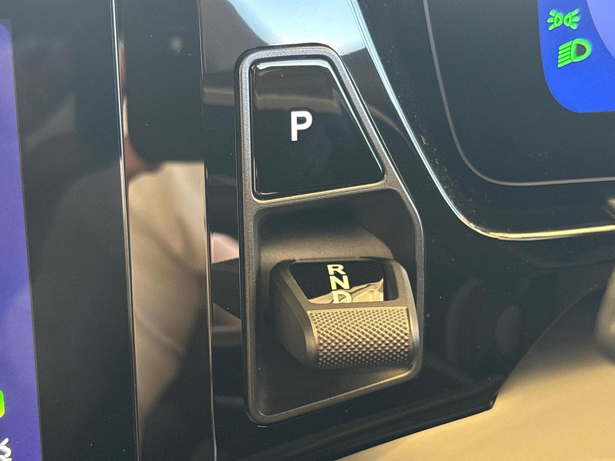 Porsche Macan view 12