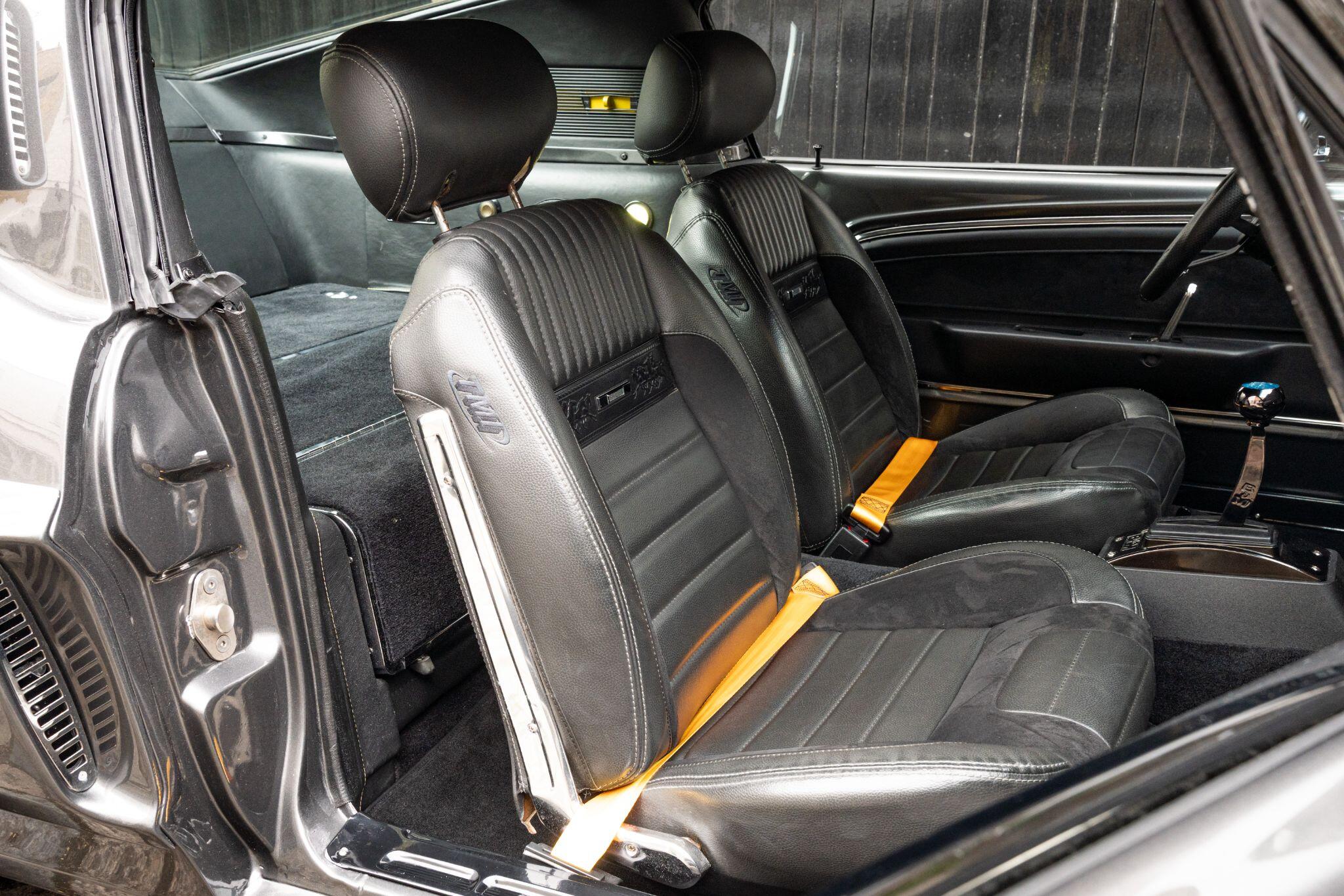 Ford Mustang view 29
