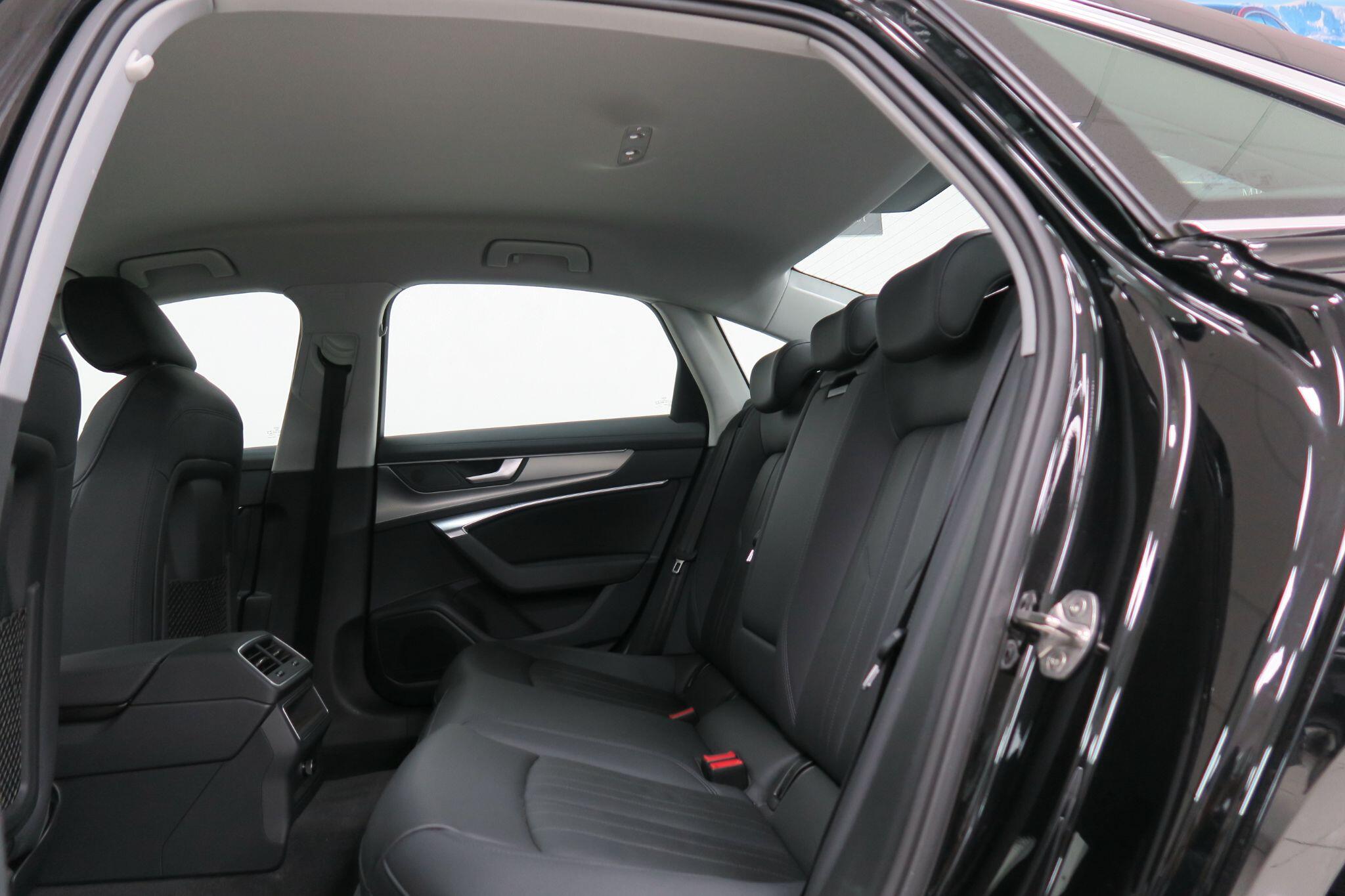 Audi A6 view 12