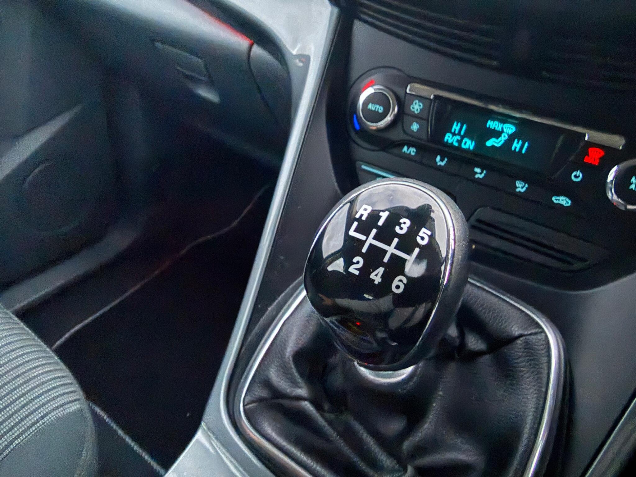 Ford C-Max 1.6 TDCi Titanium Euro 5 5dr — photo 34 of 104