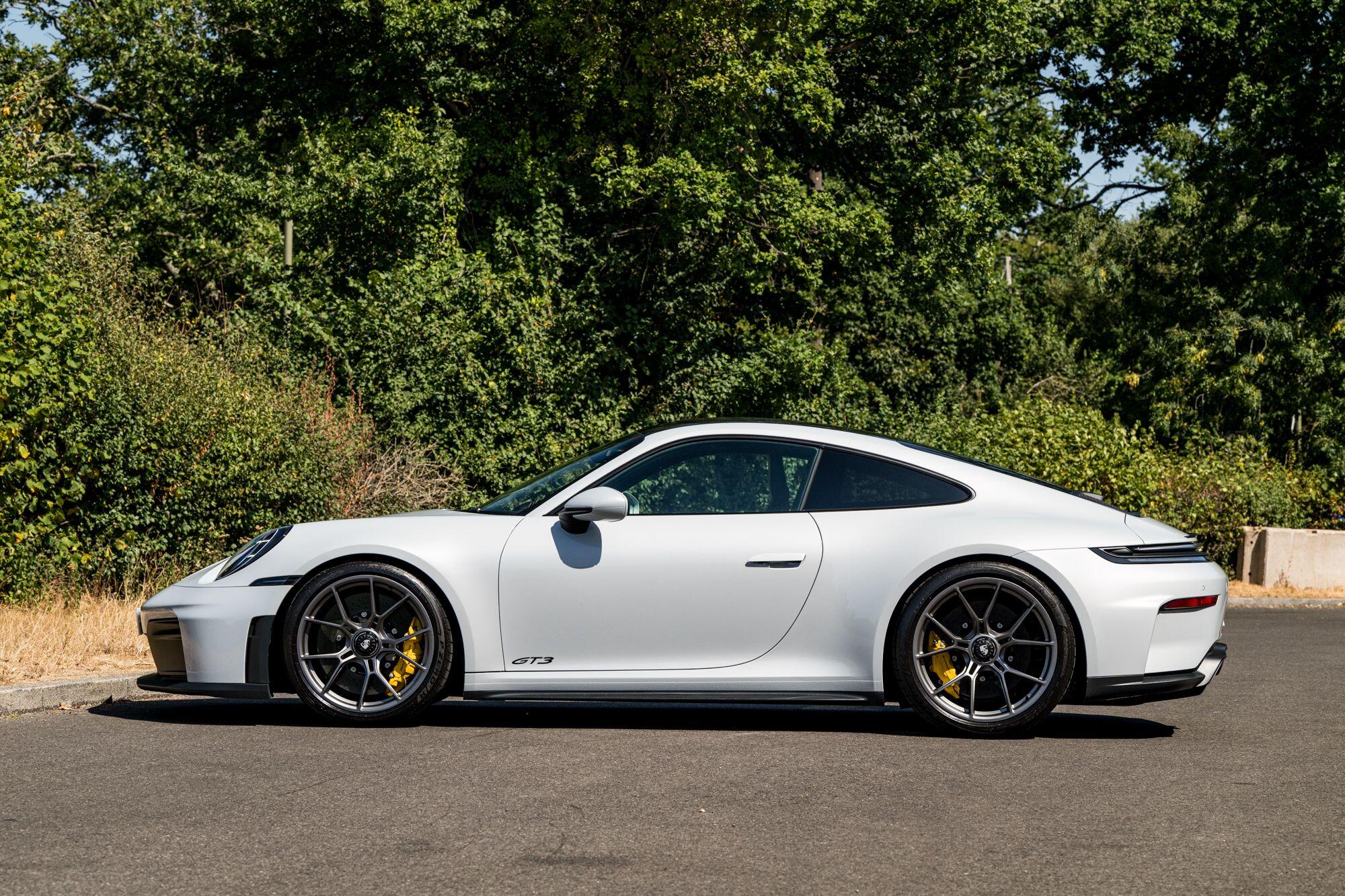 Porsche 911 view 7