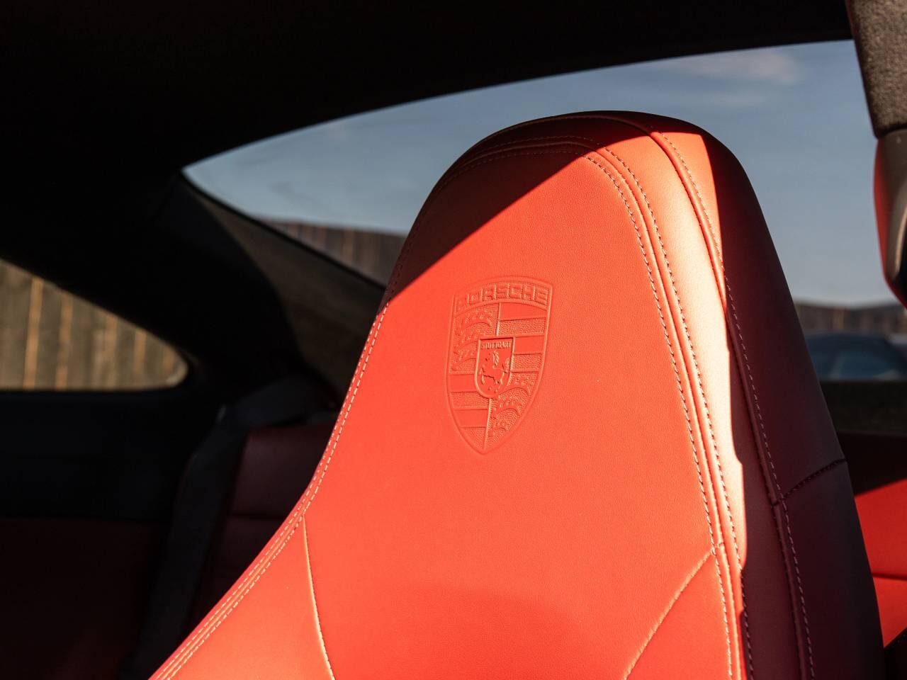 Porsche 911 view 37