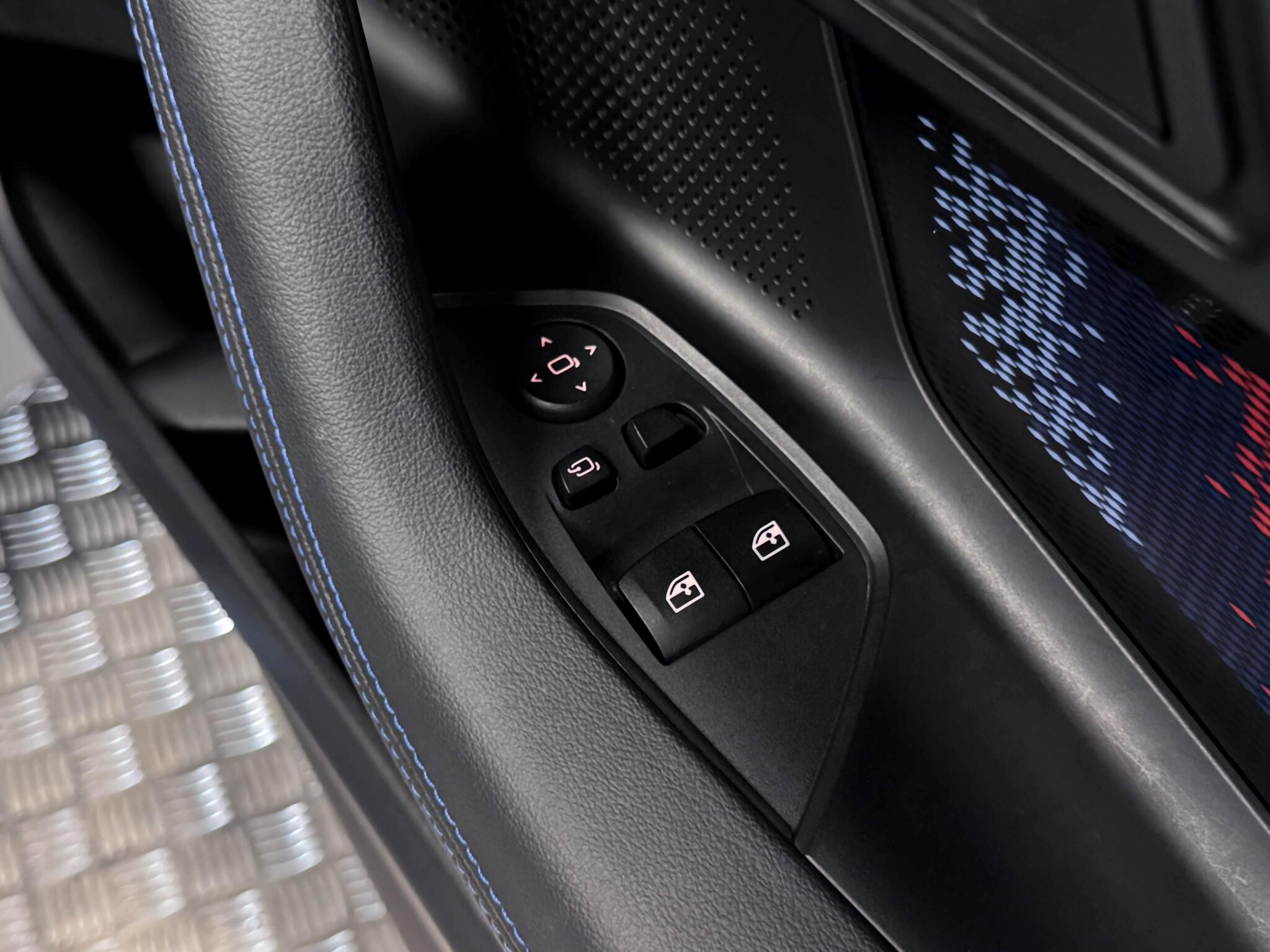 BMW 2 Series view 11