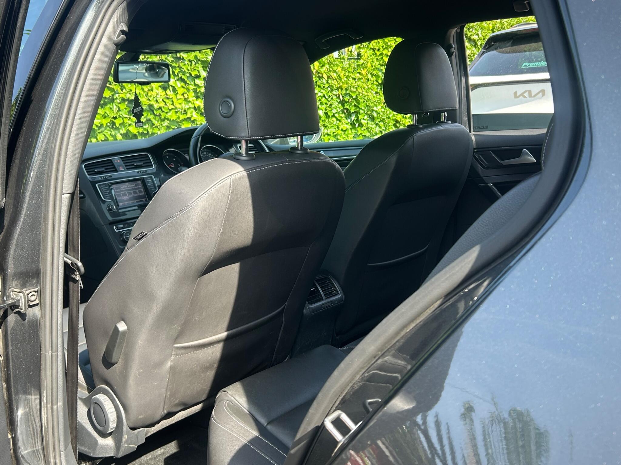 Volkswagen Golf view 21