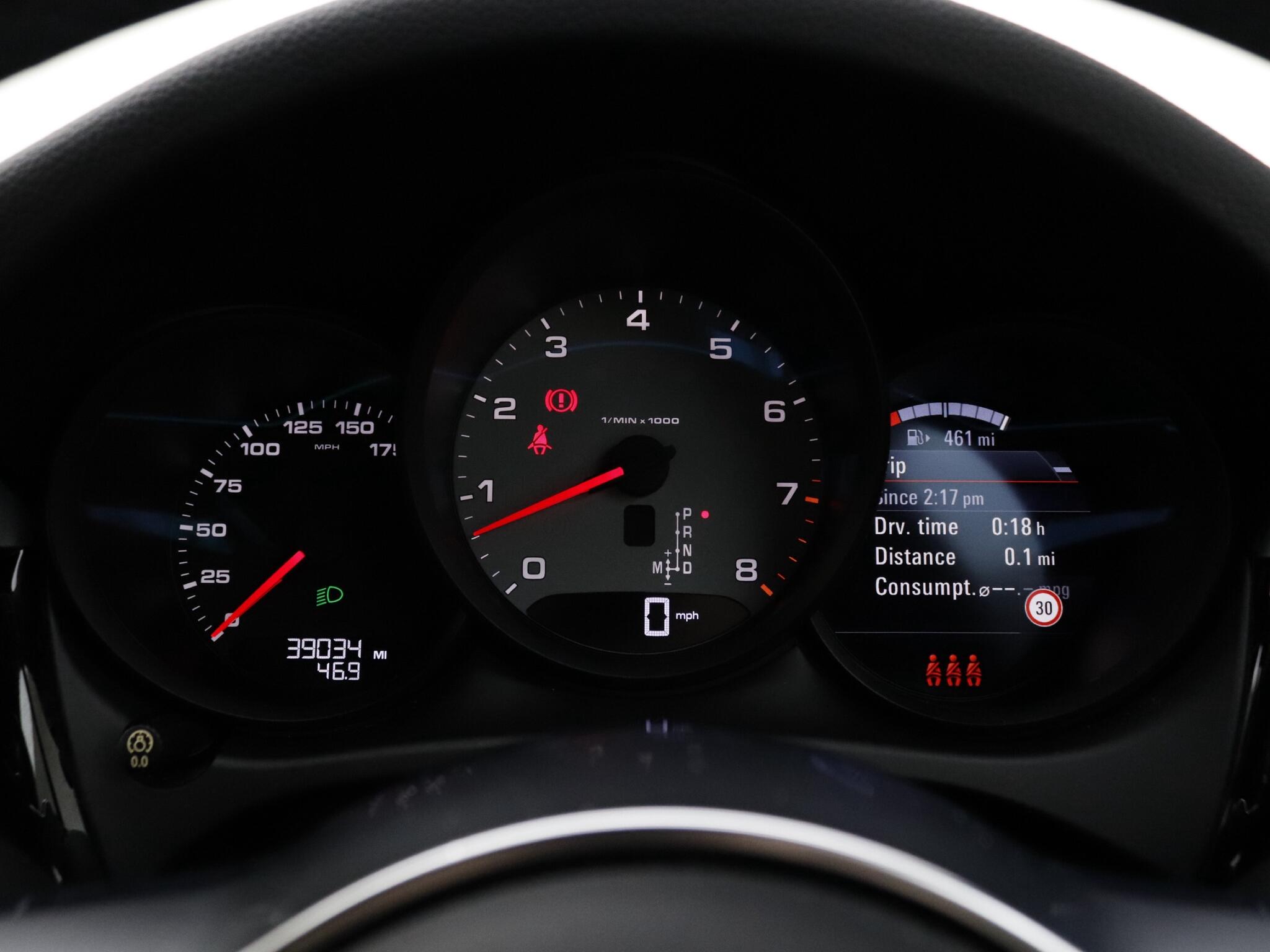 Porsche Macan view 16