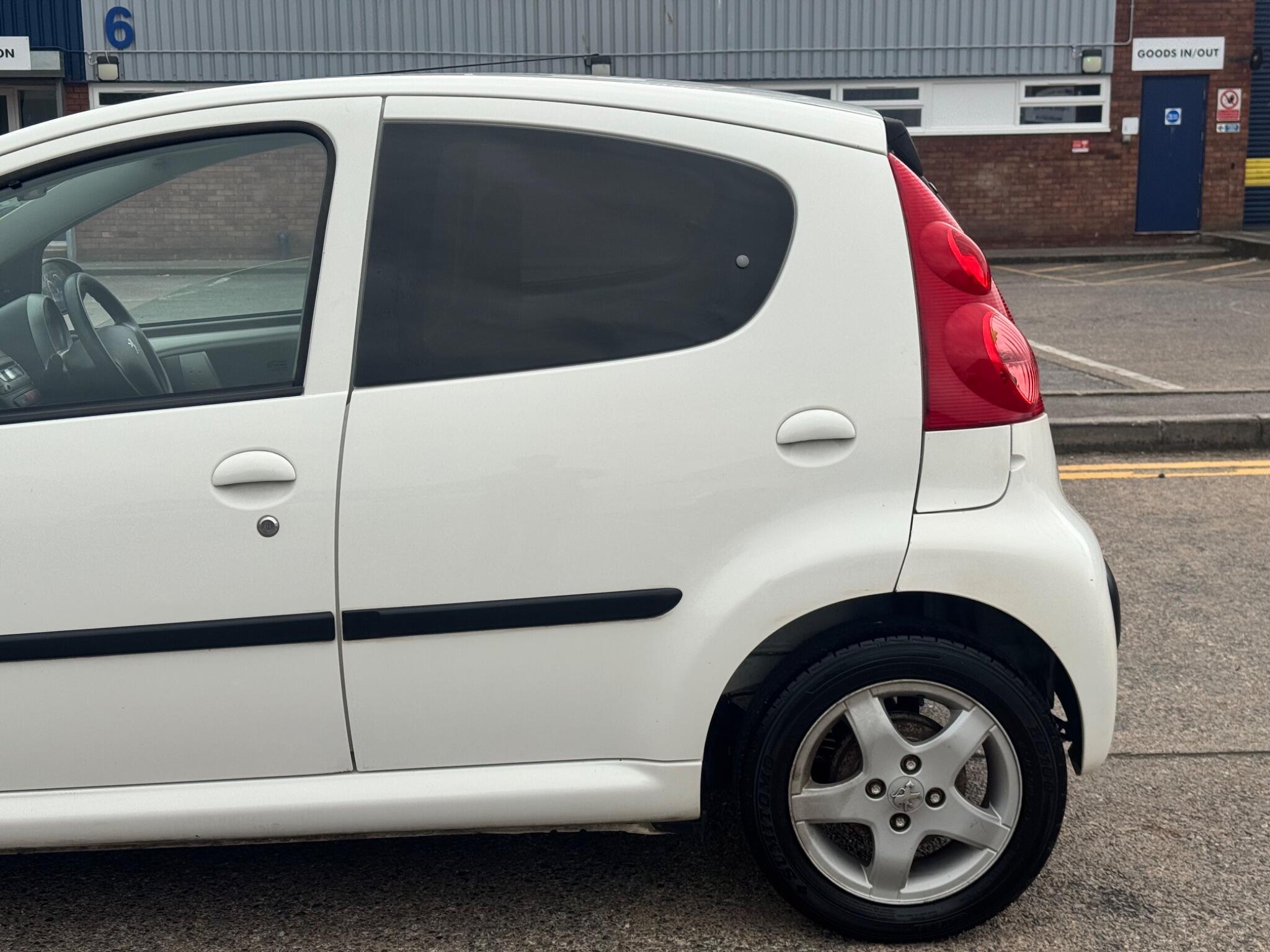 Peugeot 107 view 40