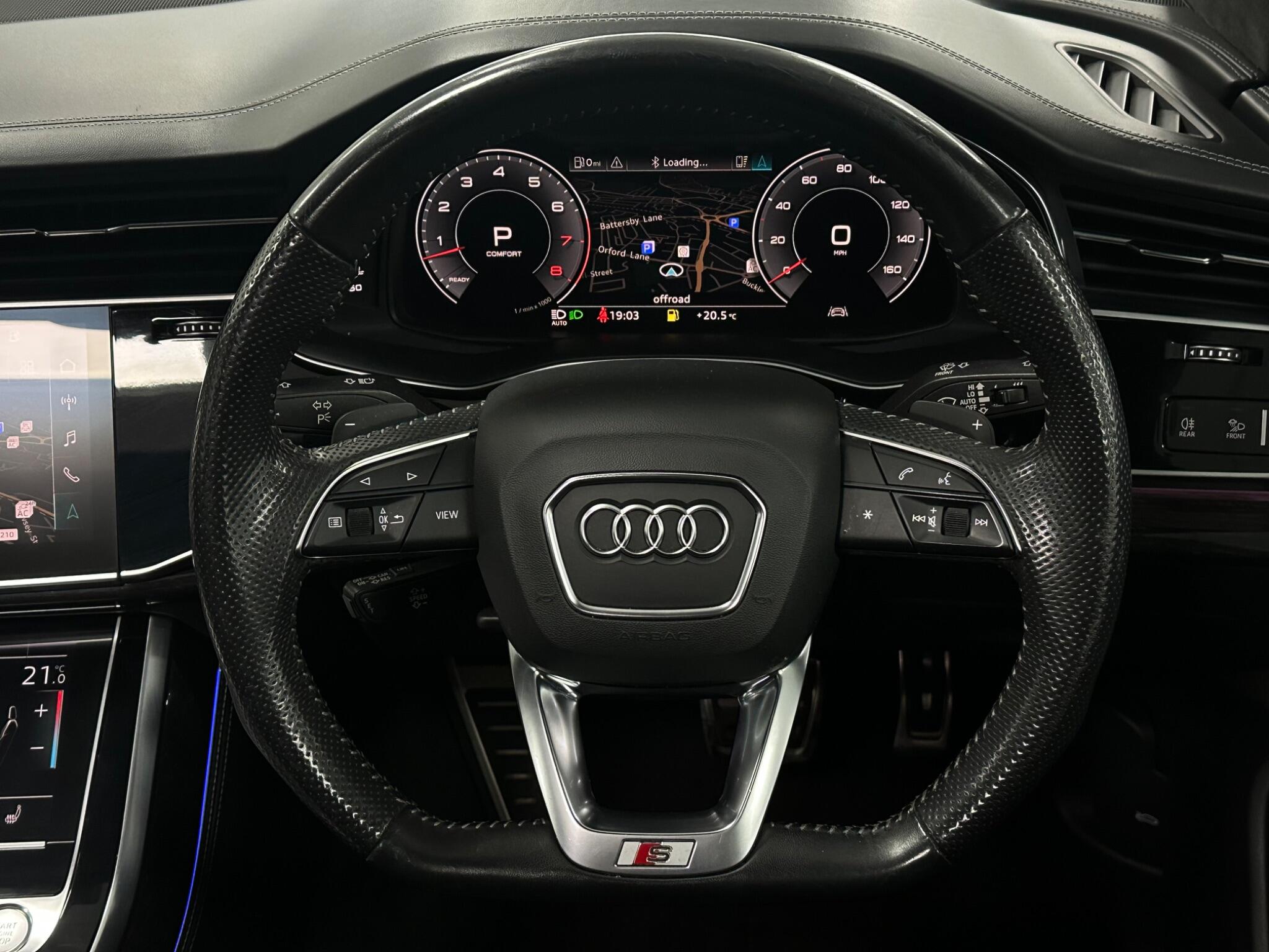 Audi Q8 view 19