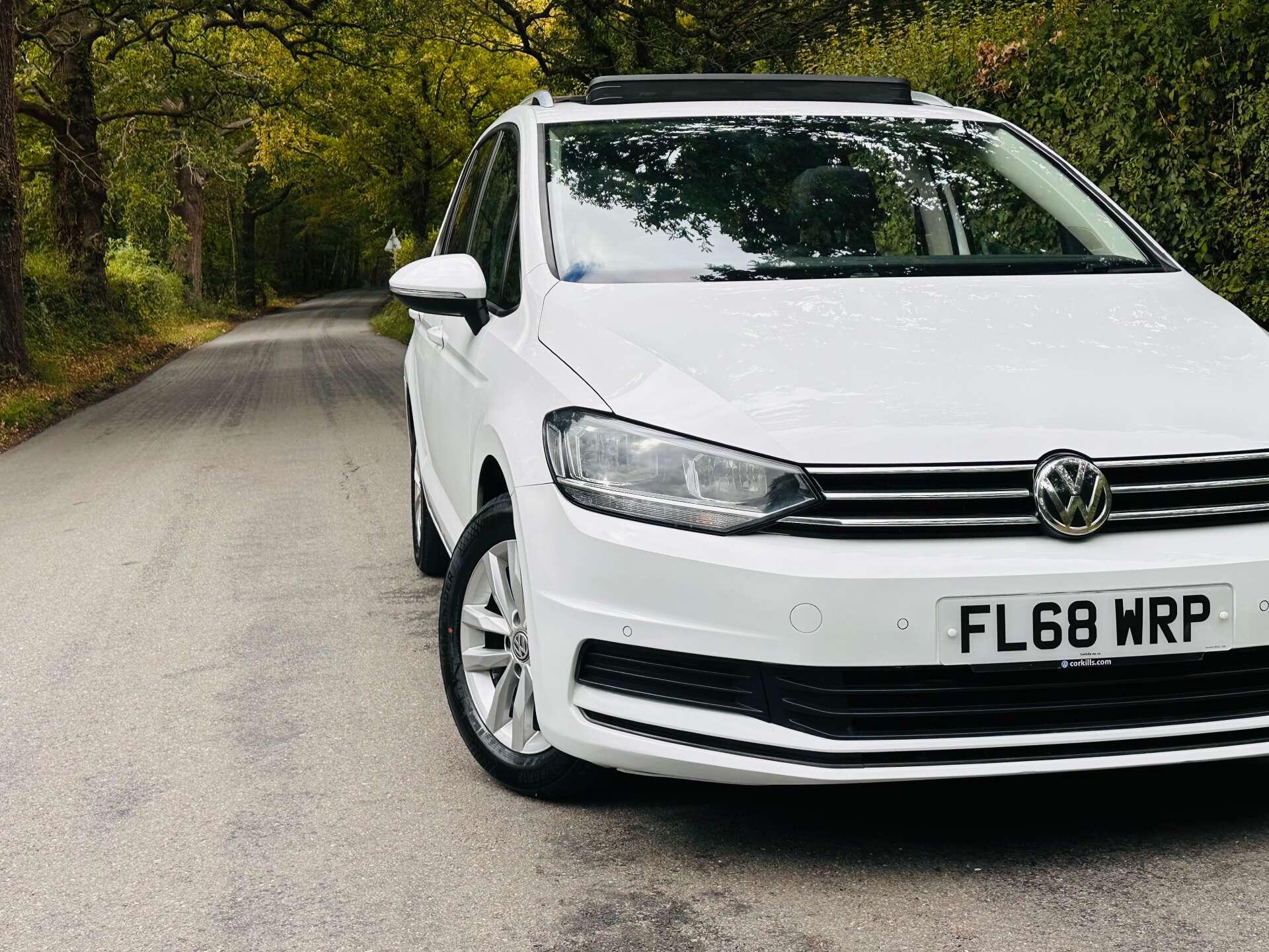 Volkswagen Touran view 2
