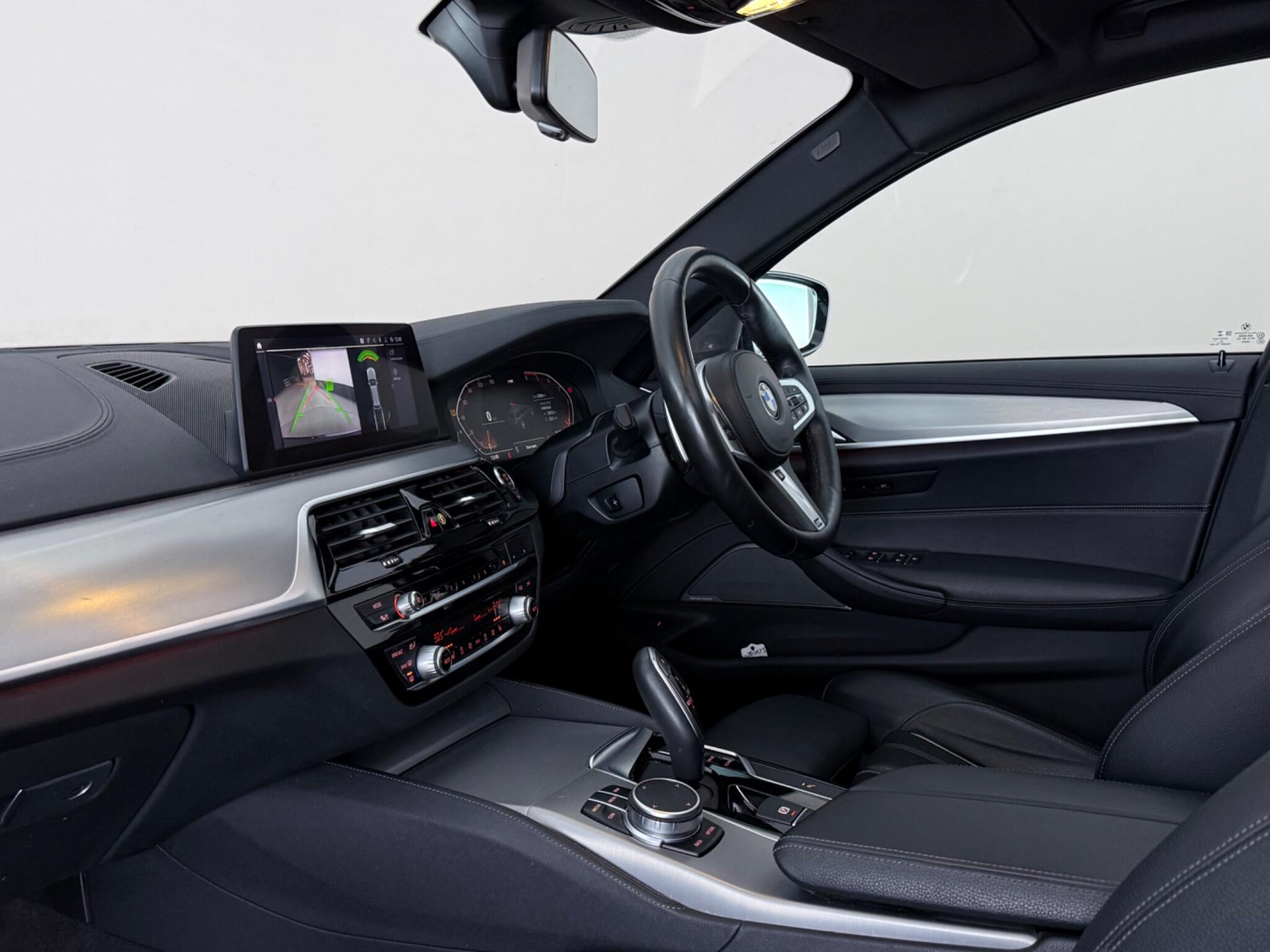 BMW 5 Series view 12