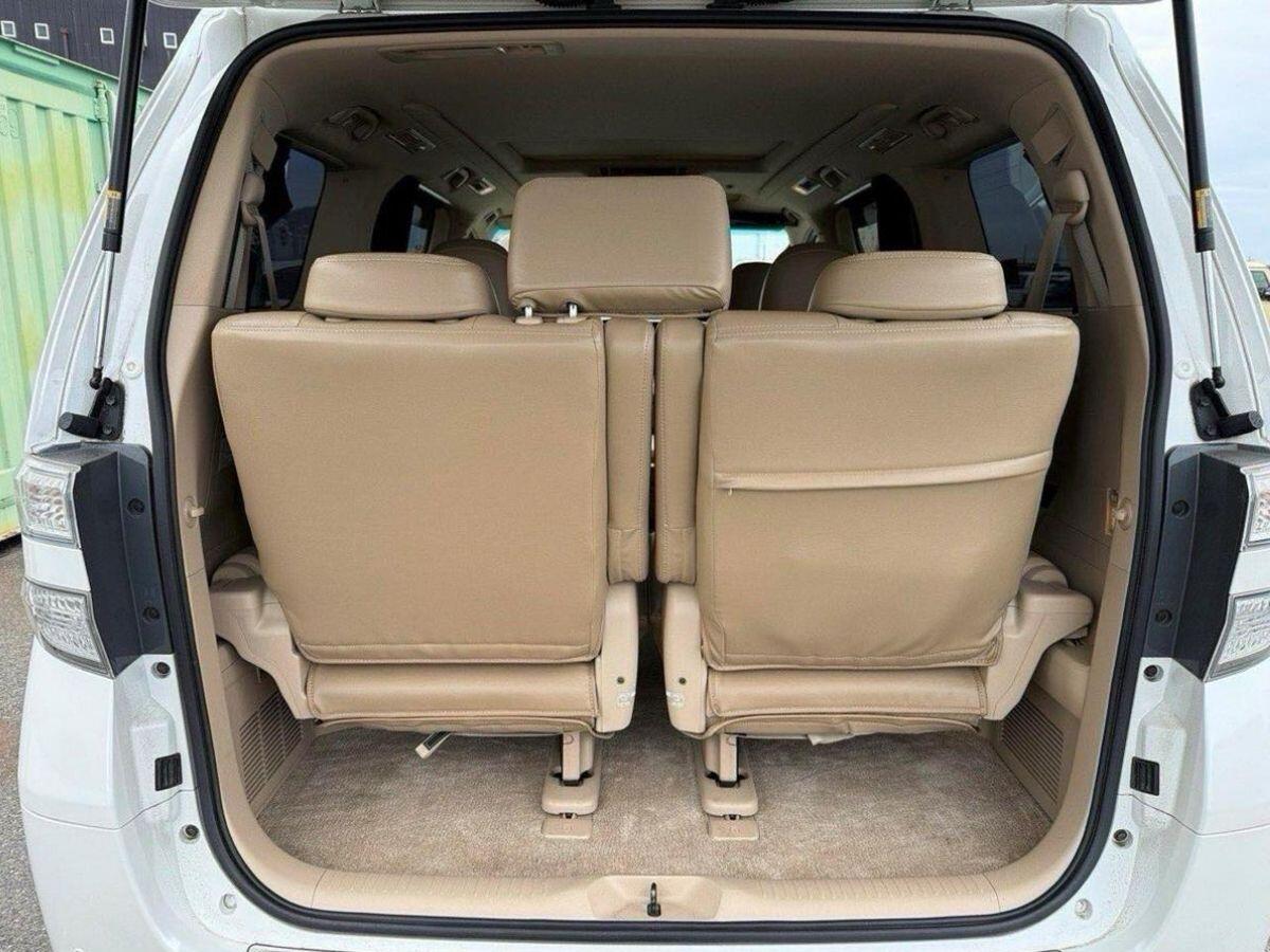 Toyota Vellfire view 18