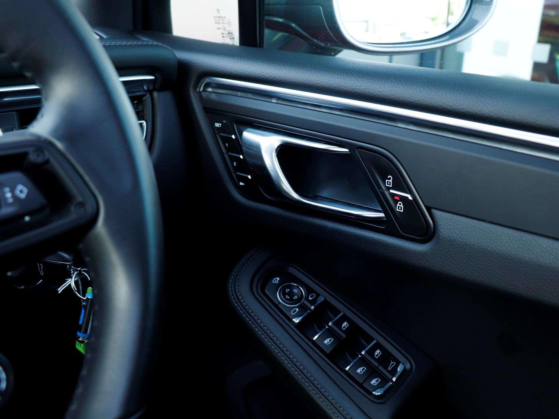 Porsche Macan view 21