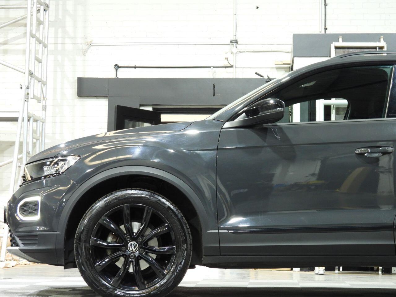 Volkswagen T-Roc view 17