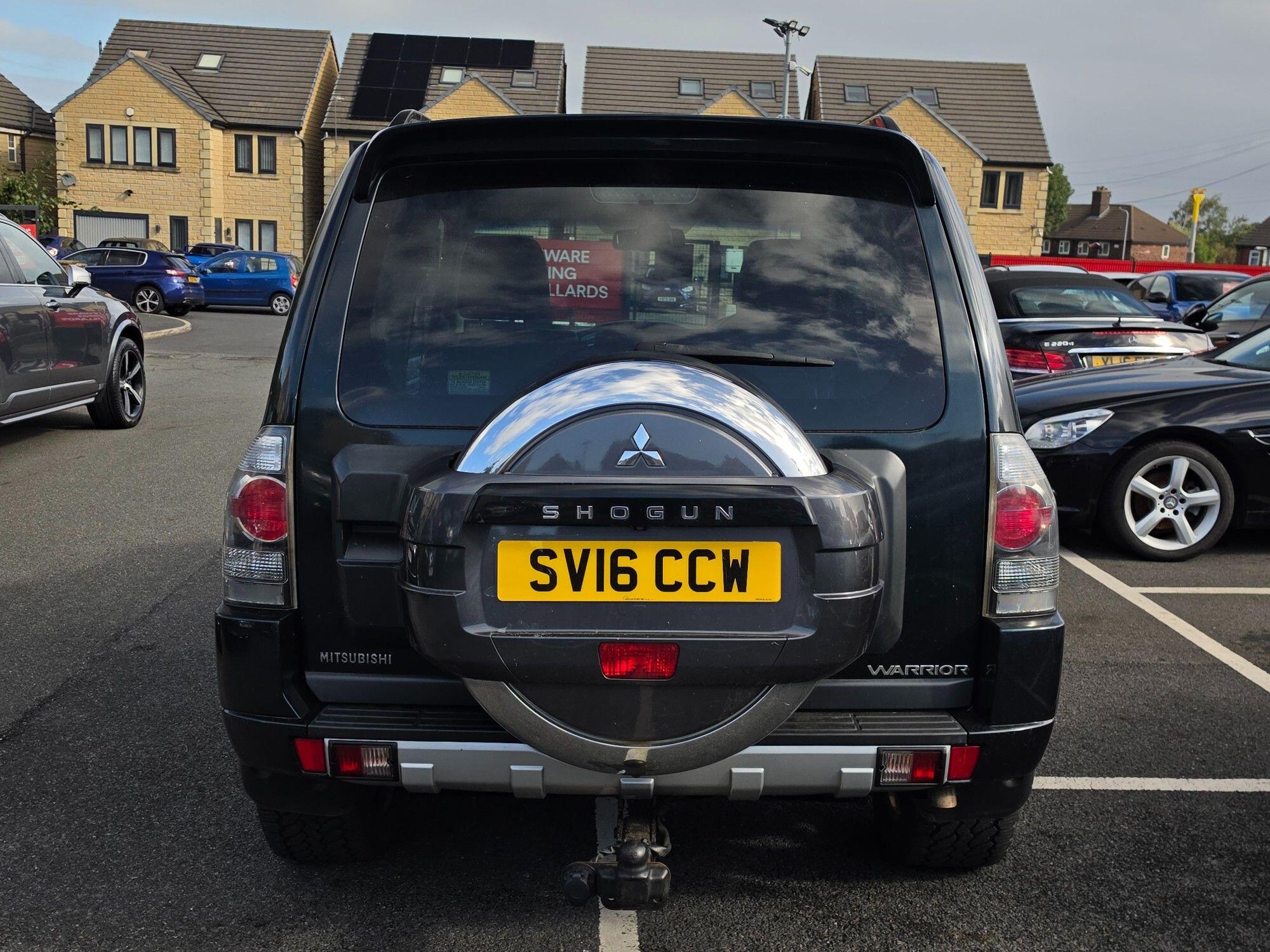Mitsubishi Shogun view 11