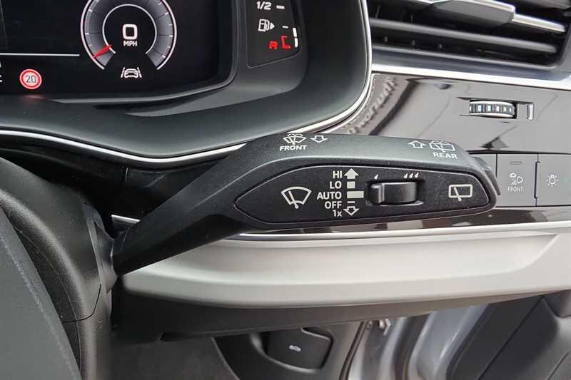 Audi Q7 view 34