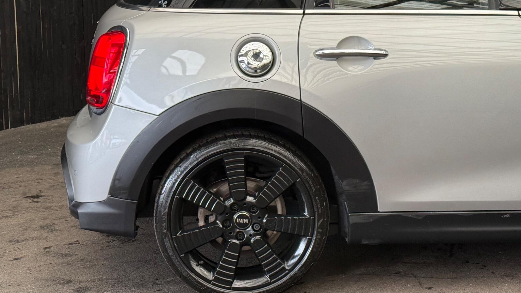 Mini Hatch view 13