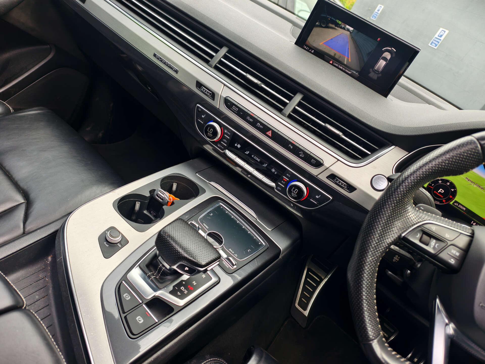 Audi Q7 view 29