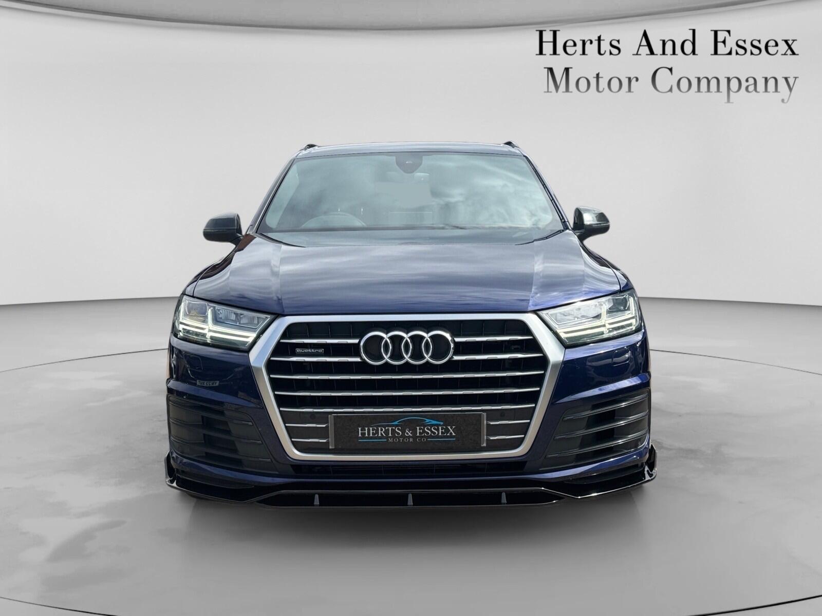 Audi Q7 view 2