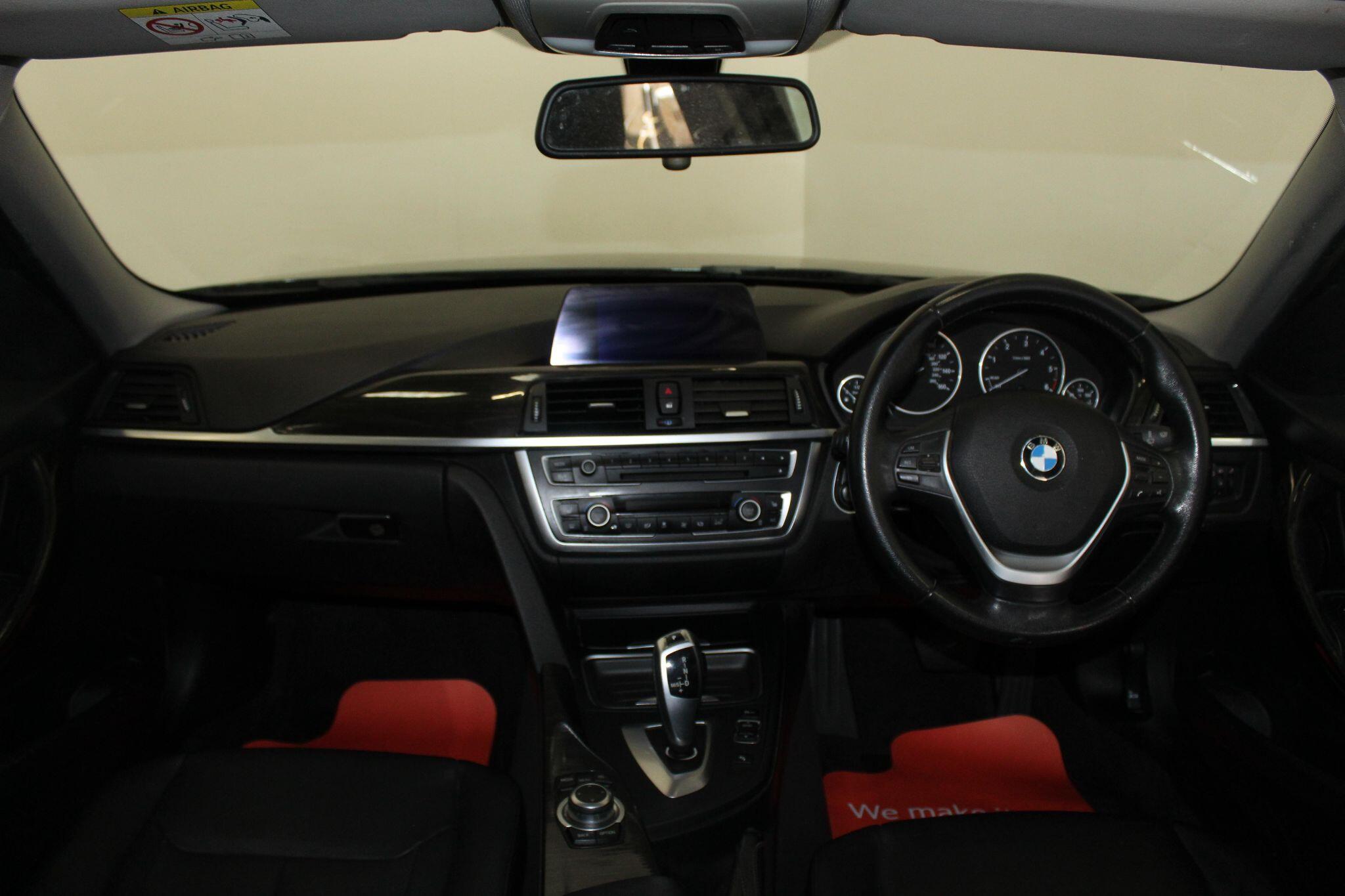 BMW 3 Series view 24
