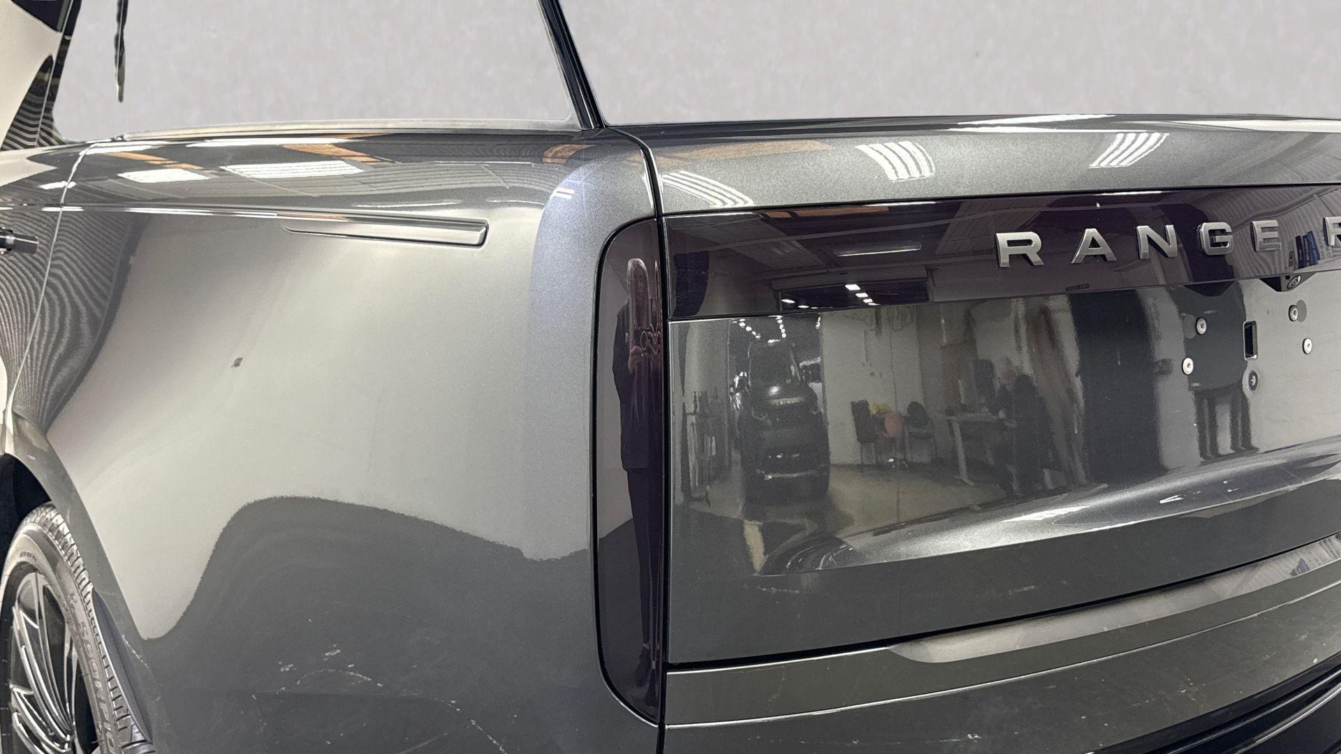 Land Rover Range Rover view 19