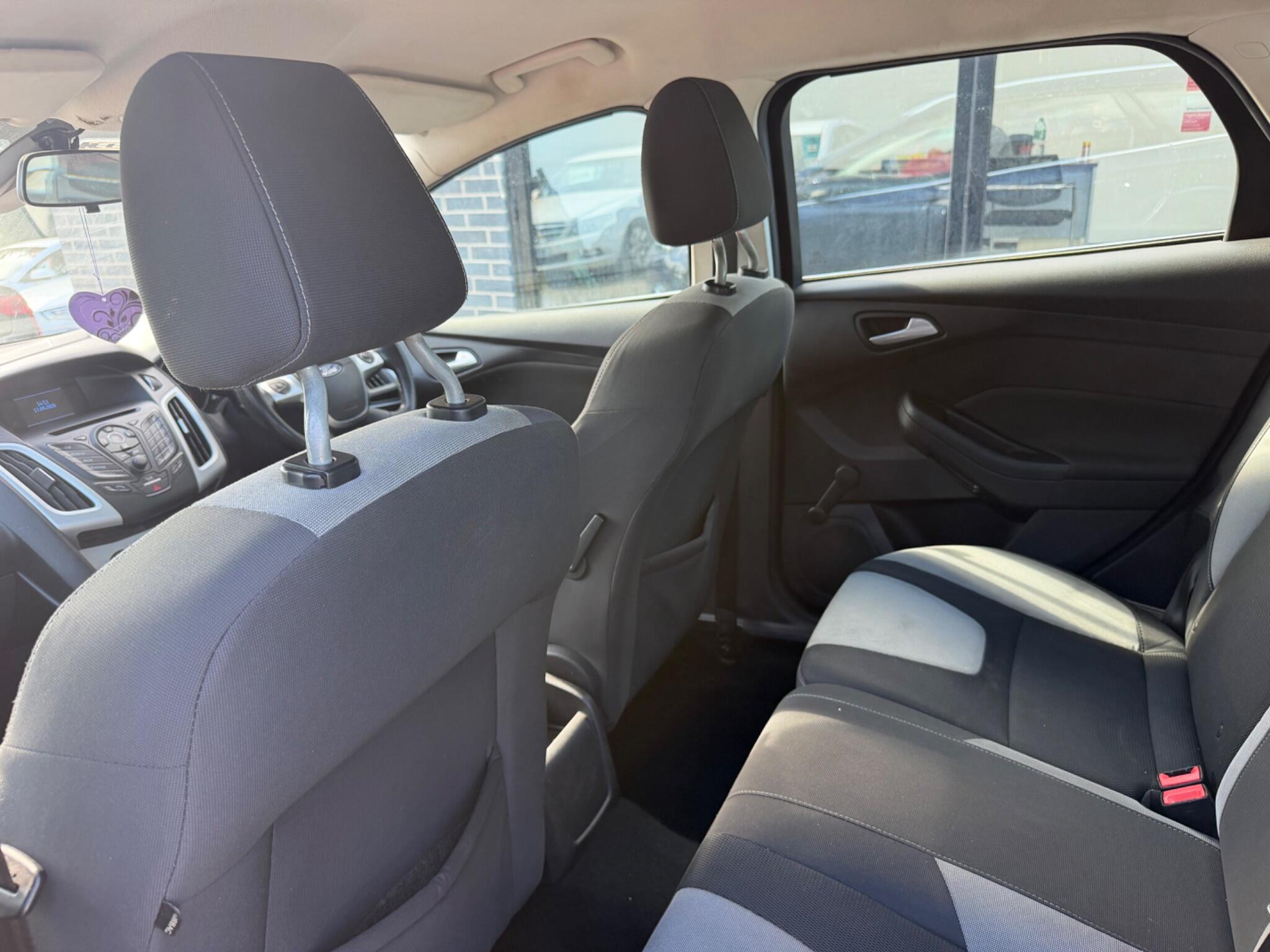 Ford Focus view 27