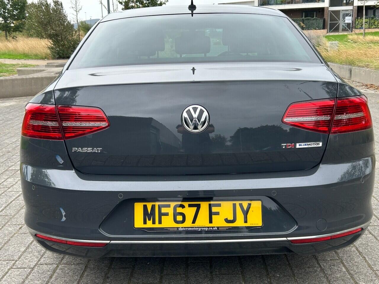 Volkswagen Passat view 12