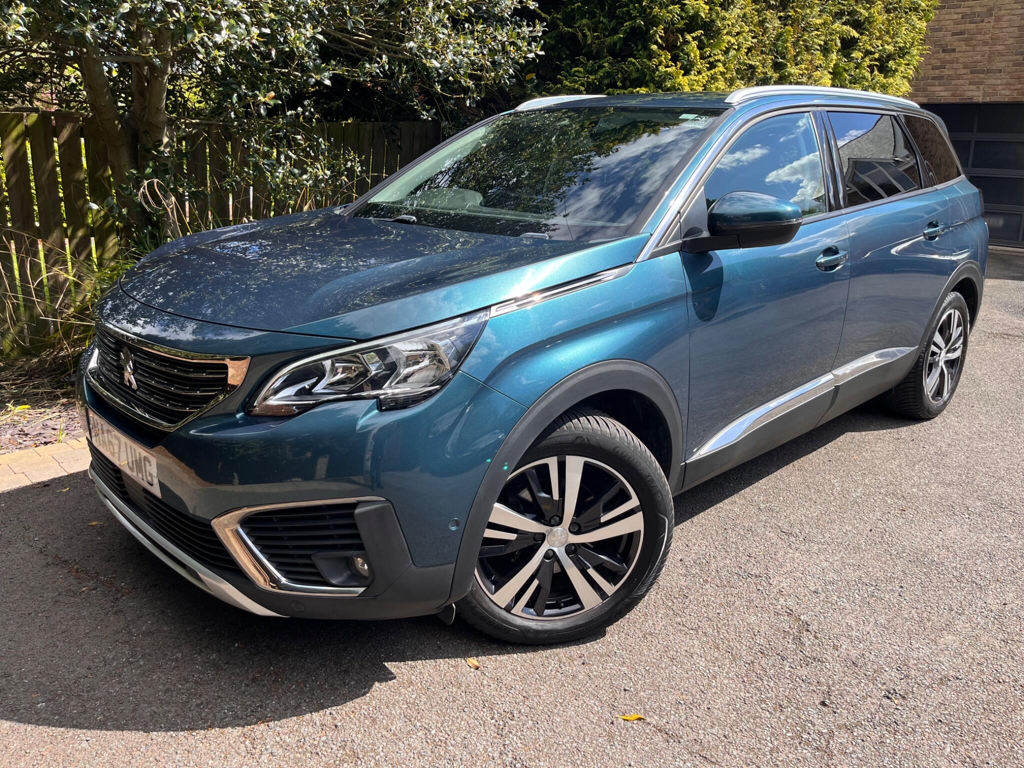 Peugeot 5008 view 3