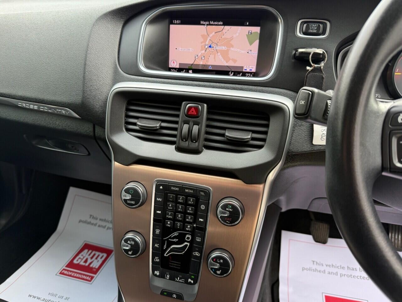 Volvo V40 Cross Country view 9