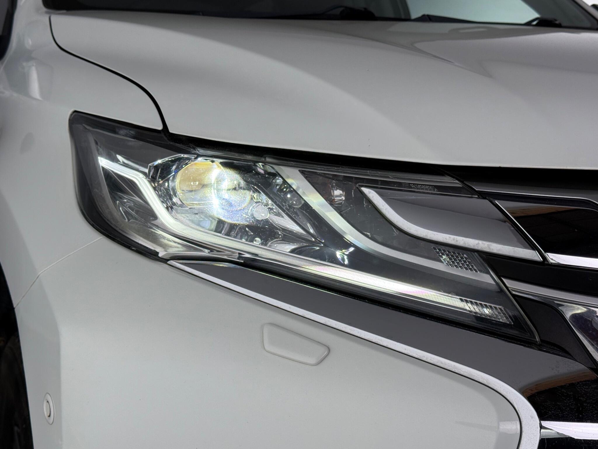 Mitsubishi Shogun Sport view 10