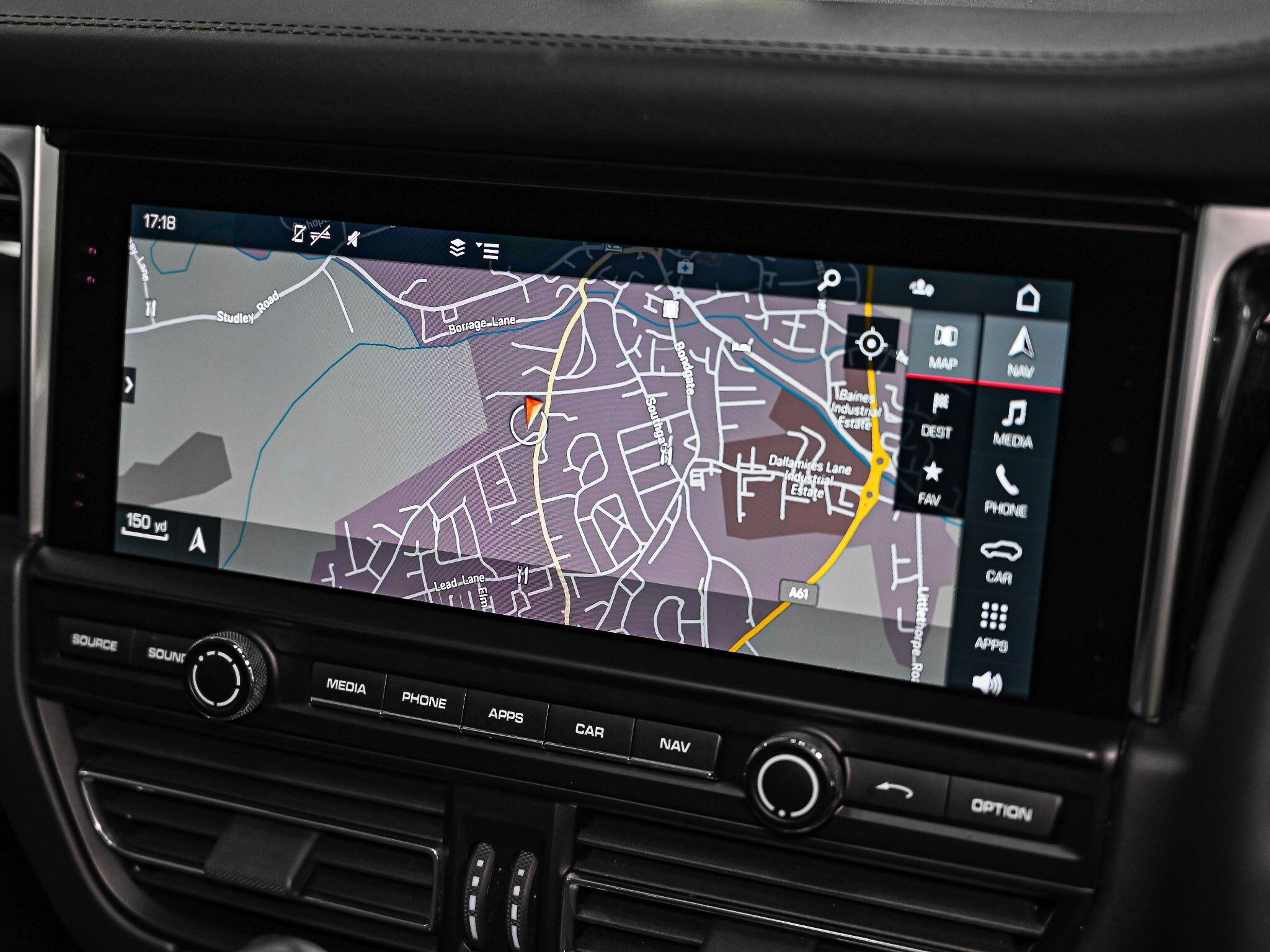 Porsche Macan view 15