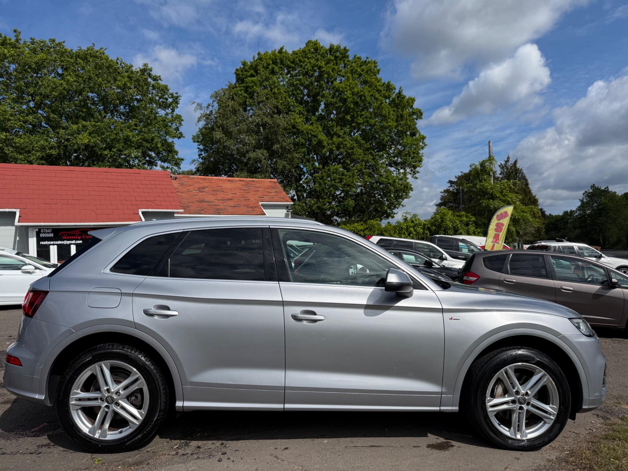 Audi Q5 view 12