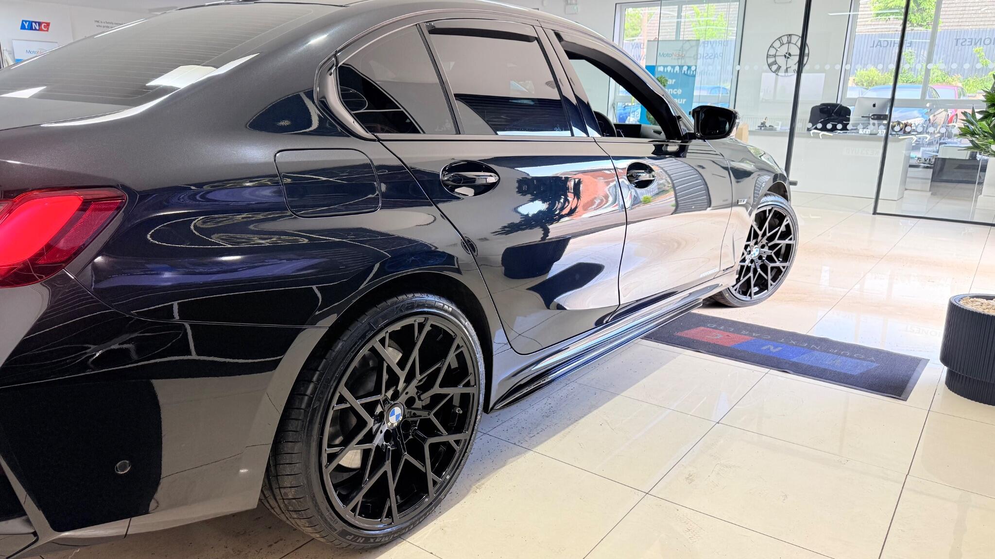 BMW 3 Series view 9