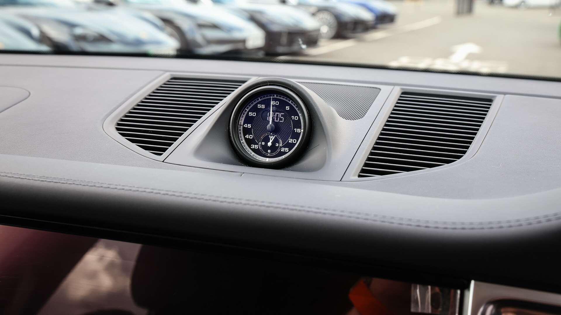 Porsche Macan view 20