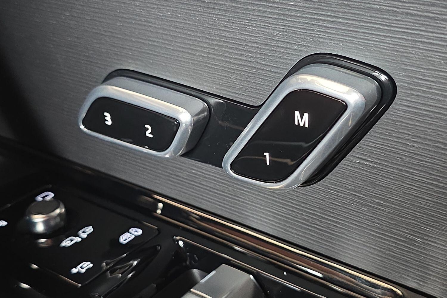 Land Rover Range Rover Sport view 32