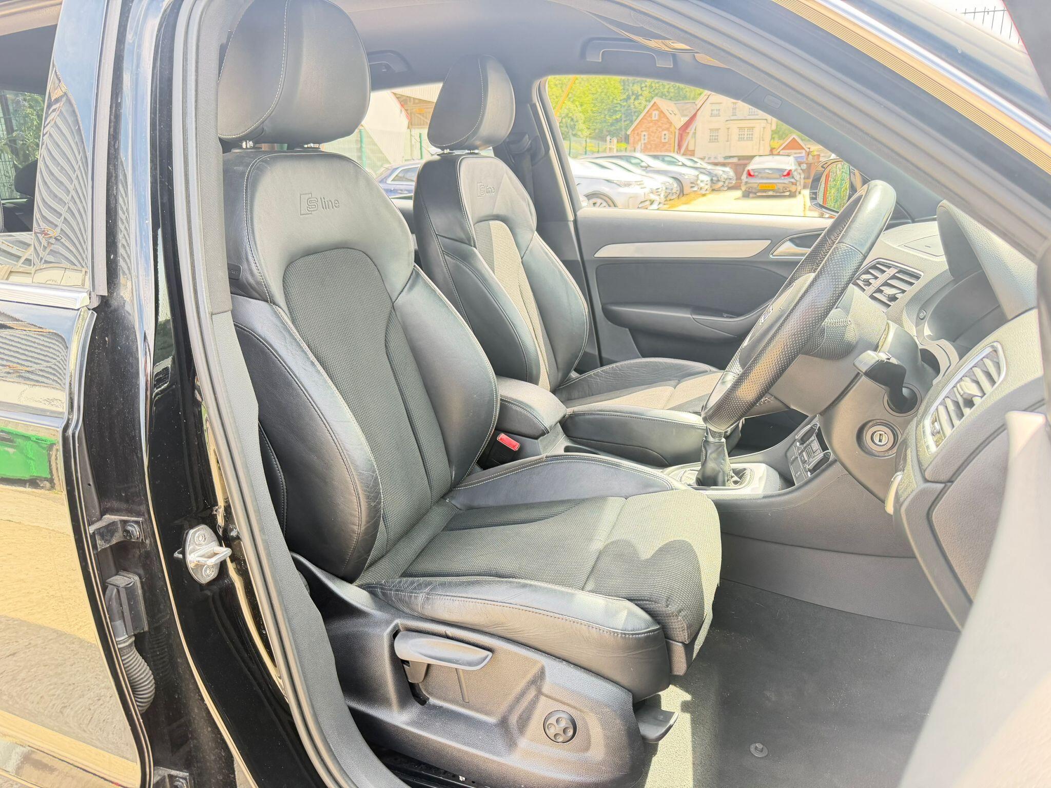 Audi Q3 view 10