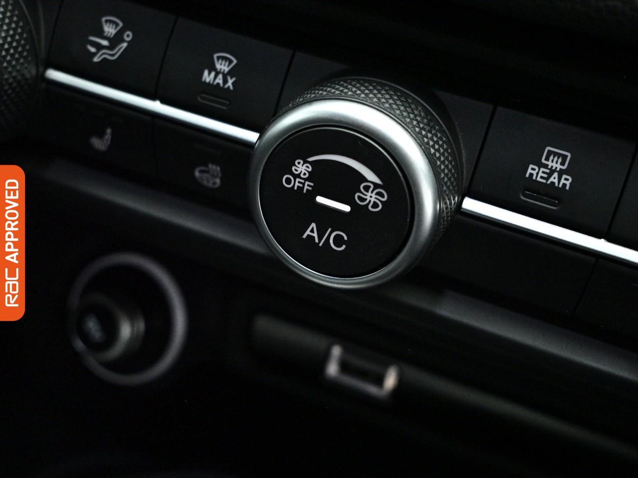 Alfa Romeo Giulia view 19
