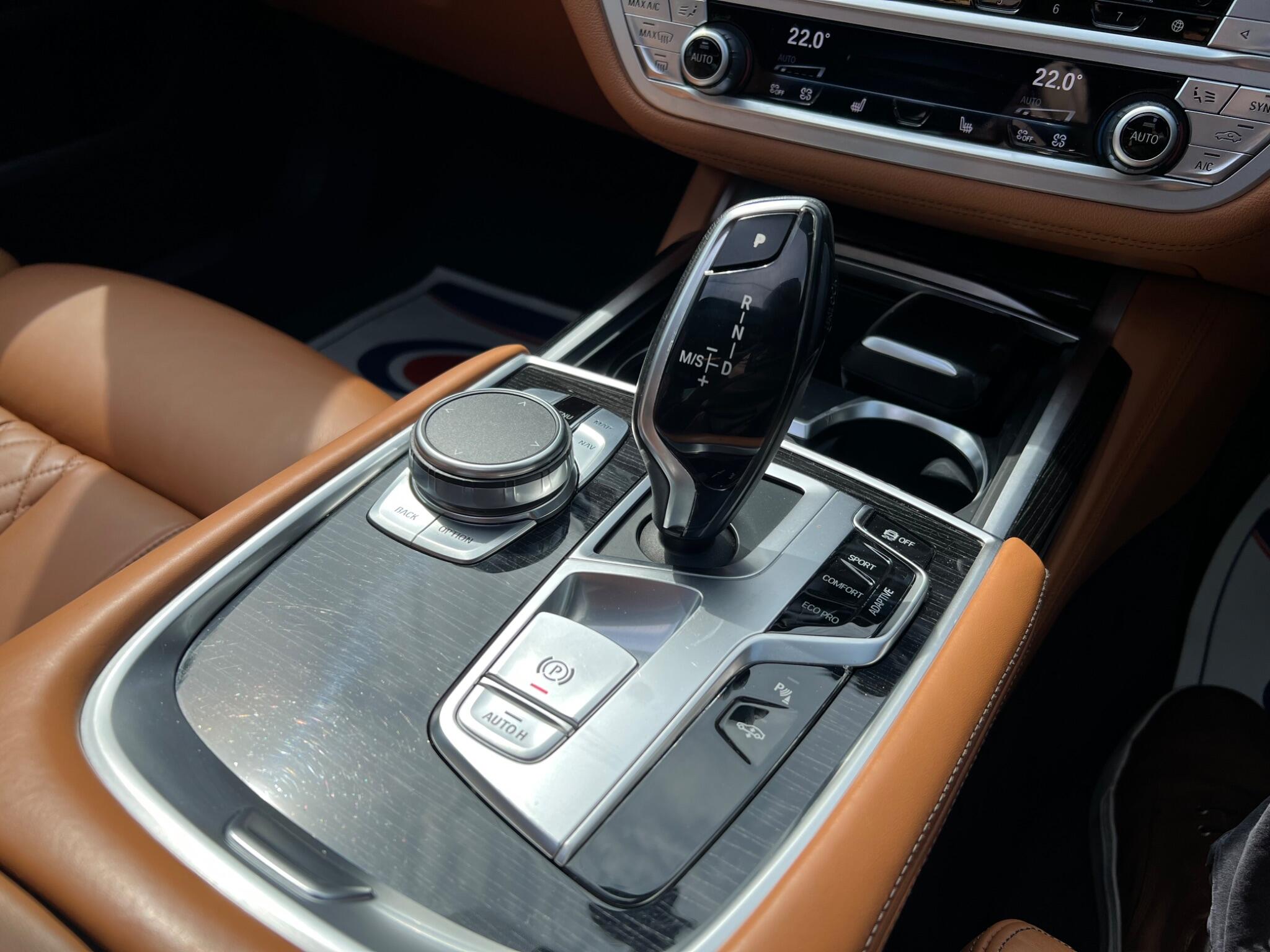 BMW 7 Series view 52