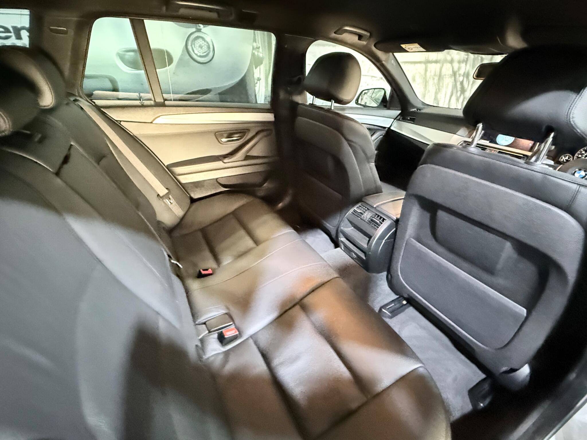 BMW 5 Series view 14