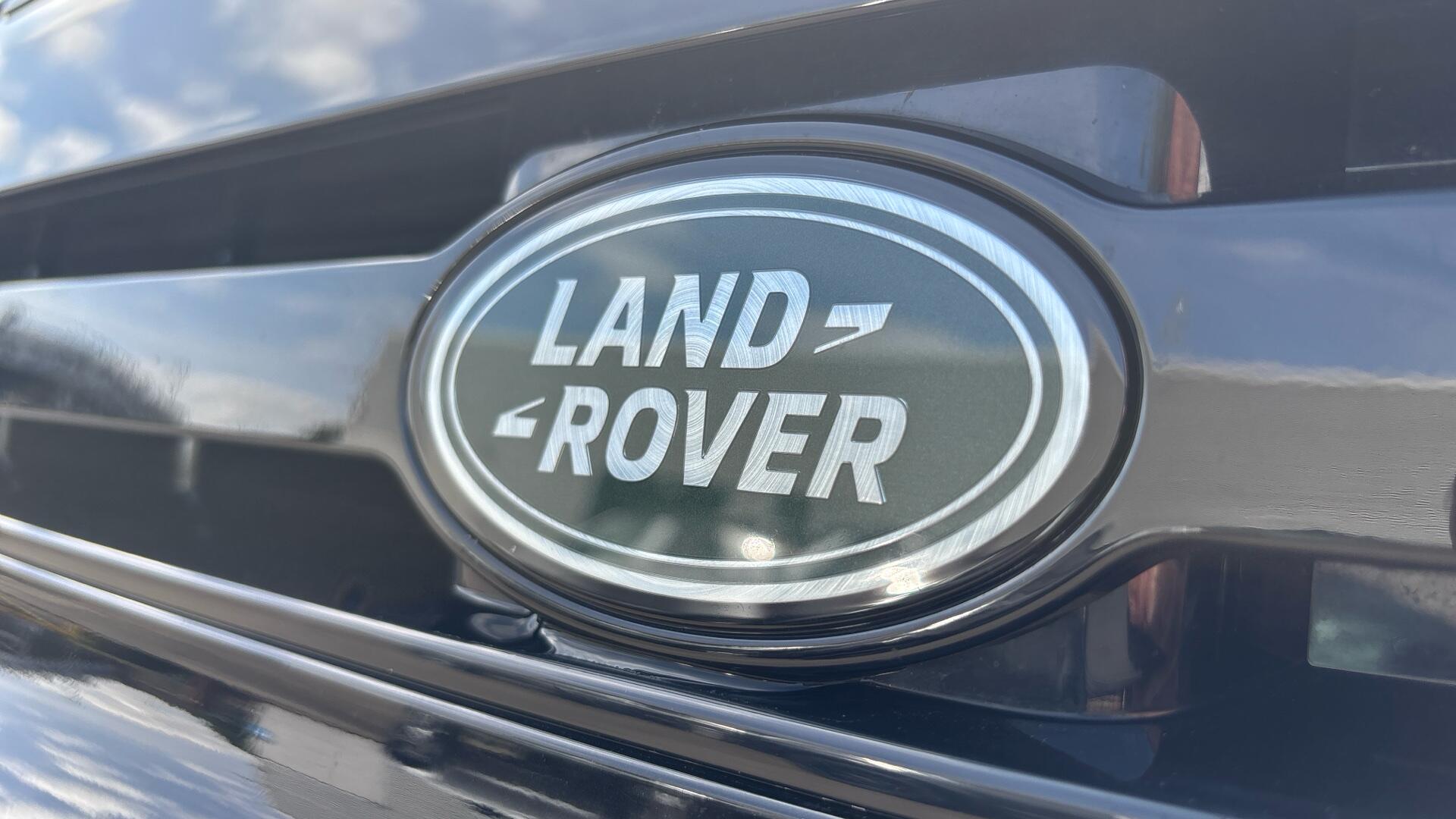 Land Rover Defender view 43
